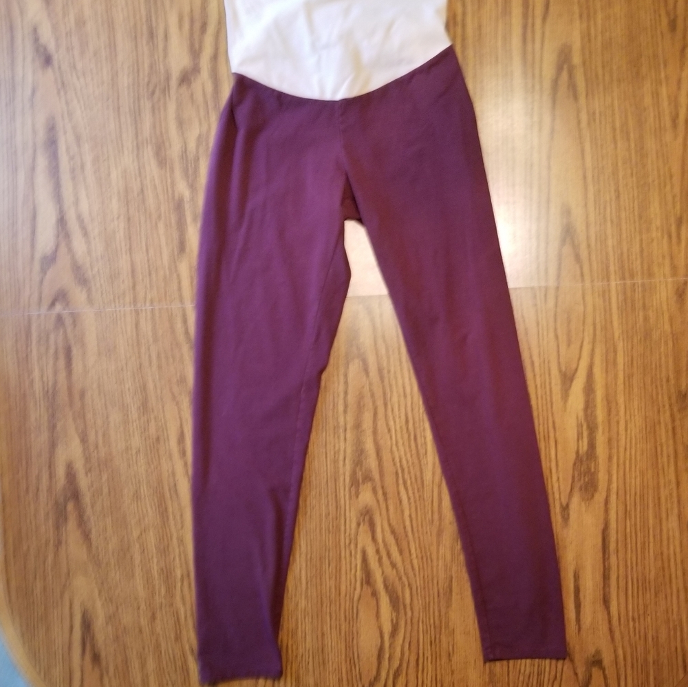 ✨2/$15✨Motherhood Maternity Leggings Wine Maroon M